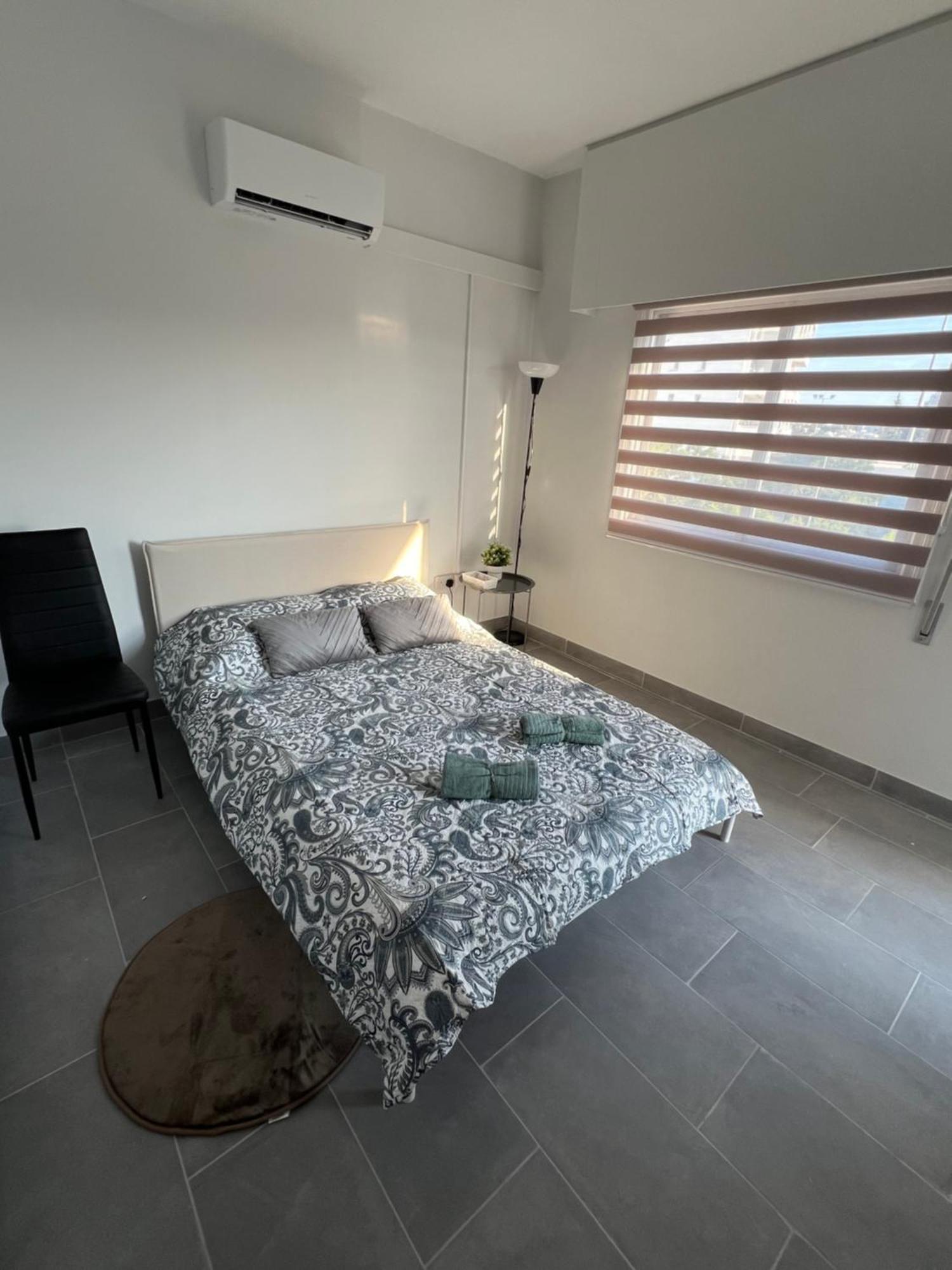 Tower Court Rooms Larnaca Esterno foto
